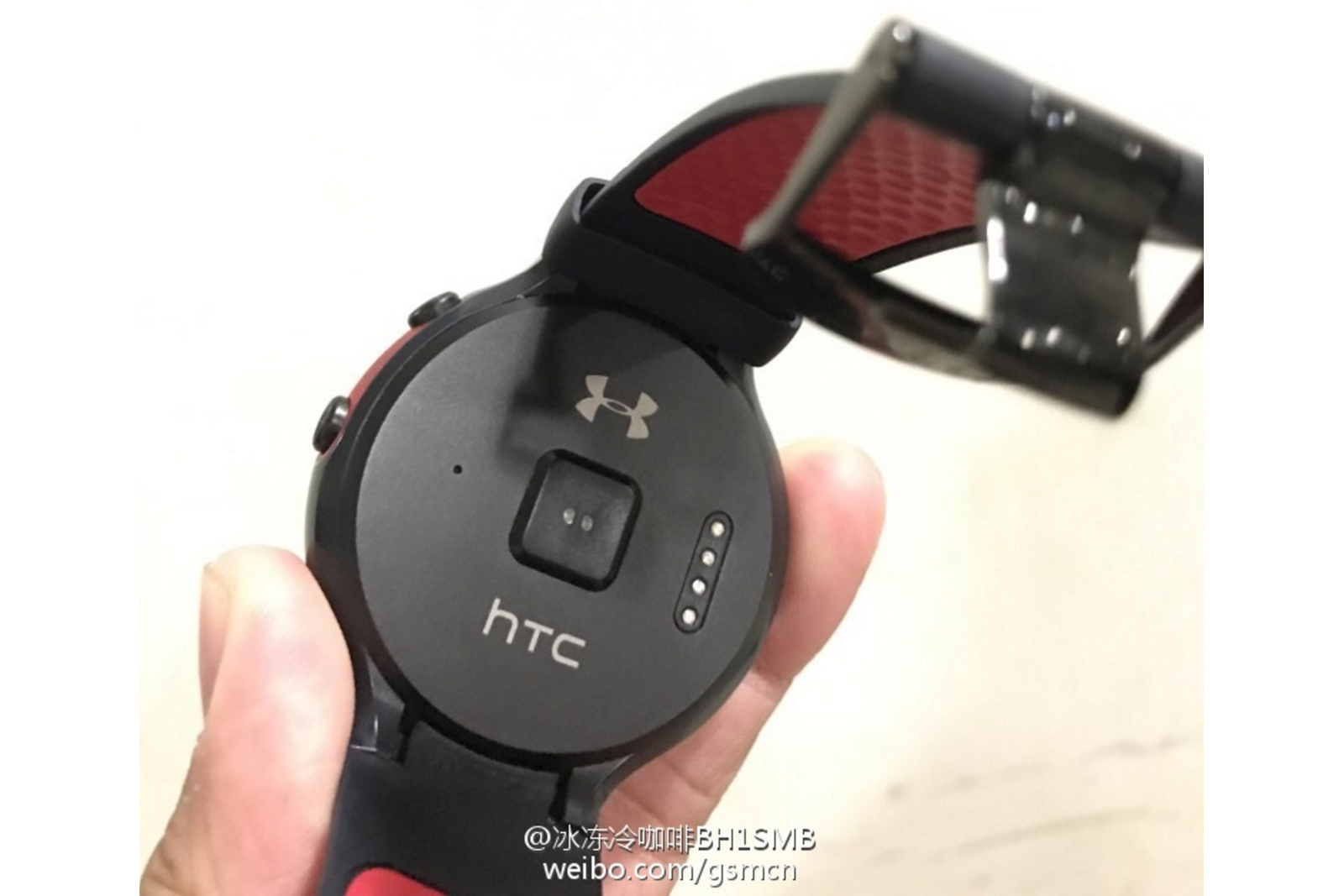 [FOTÓK] Ez a pletykás HTC Android Wear óra?